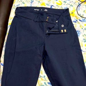 2 pairs Old navy petite navy blue and black school uniform pants. Two pairs 10$